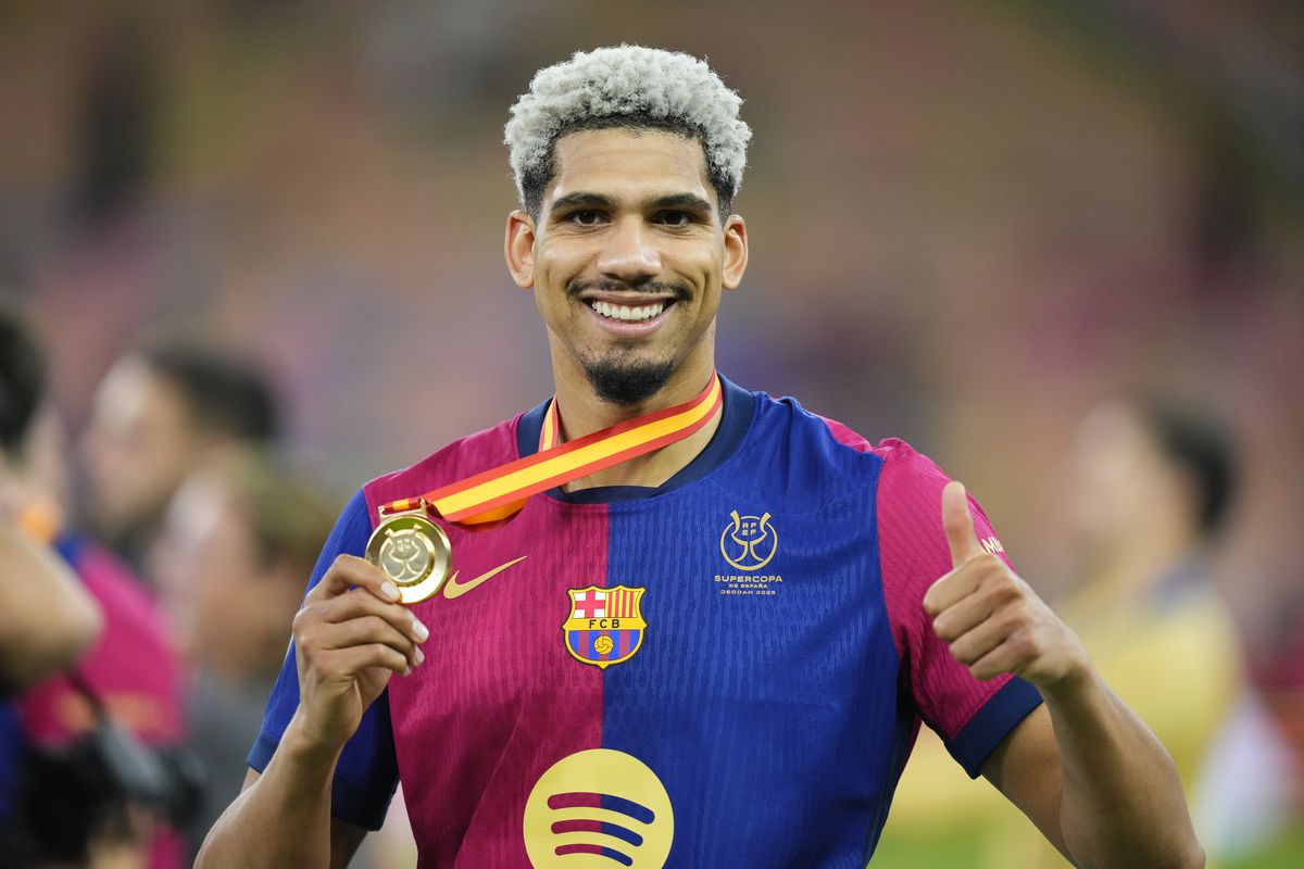 wallpaper HD Ronald Araujowallpaper HD Ronald Araujo