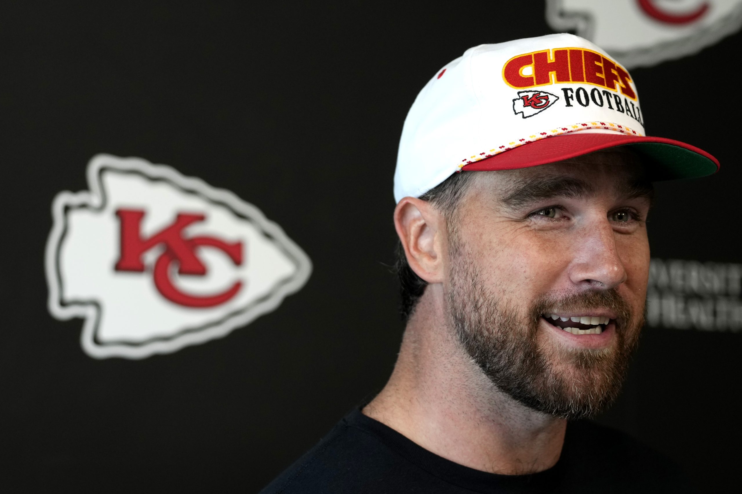 wallpaper for laptop Travis Kelce