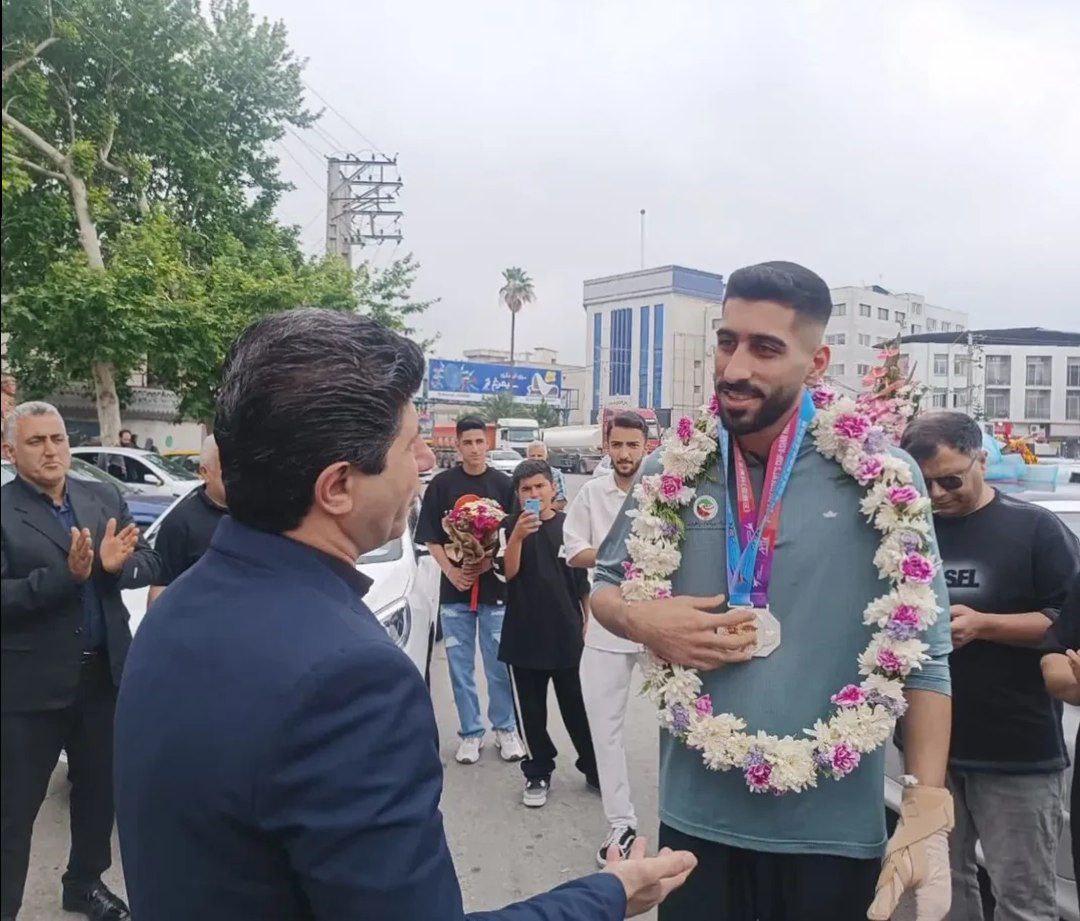 والپیپر امیررضا صادقیان