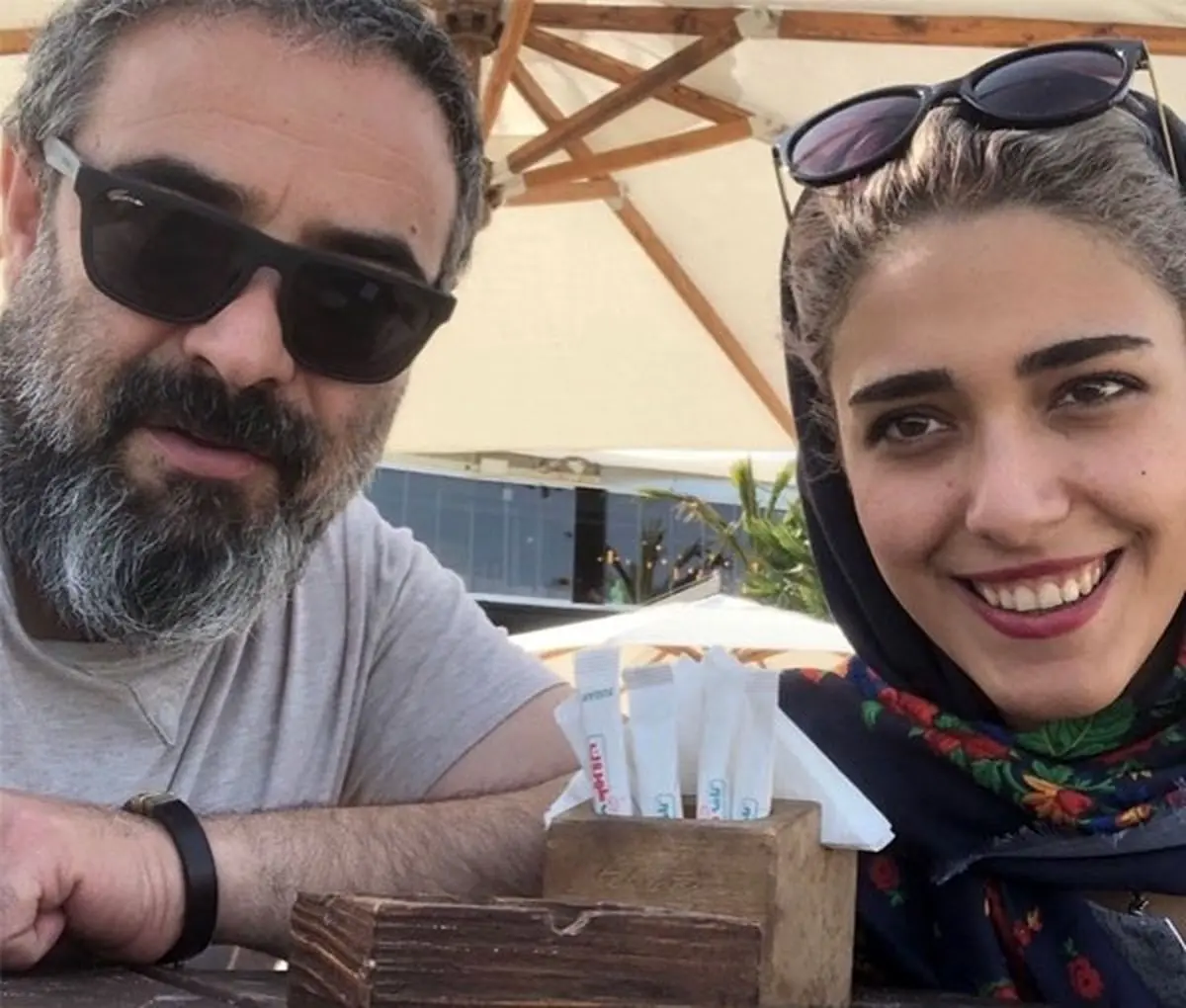 حسن معجونی و همسر و فرزندانش