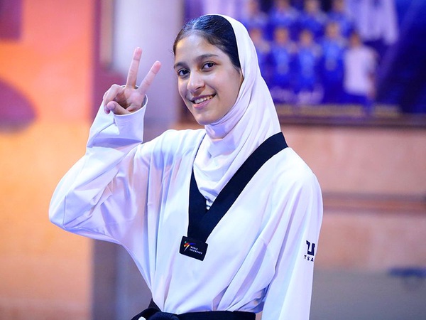 آیناز نصیری