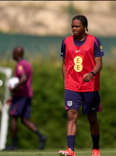 عکس های ریو انگوموها فوتبالست