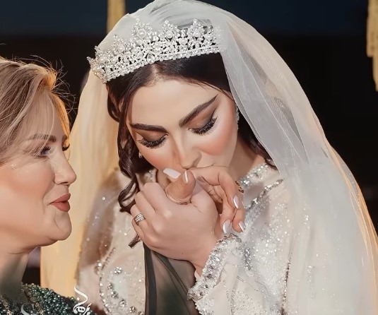 مادر مریم مومن